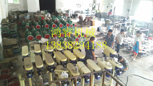 公司为新乡购买自动面皮机的客户试机并培训技术