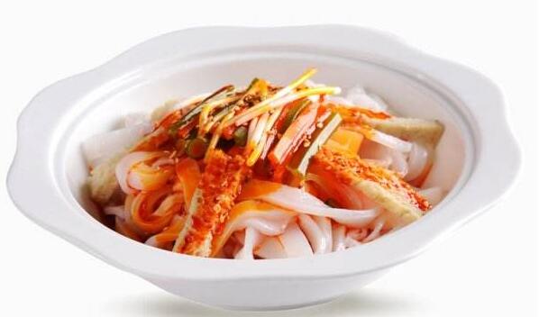 鸿睿大型凉皮机,在农村有着潜在的市场前景