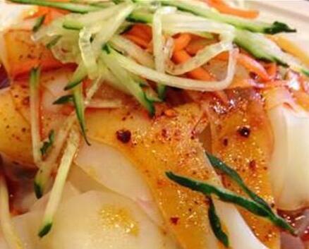 用鸿睿凉皮机赚钱什么的根本不是问题